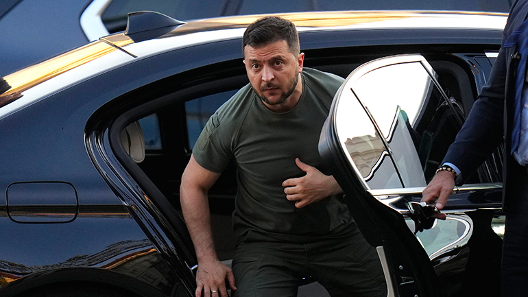 Ο Ζελένσκι επιστρέφει από την Τουρκία με τους υπερπασπιστές του «Αζόφσταλ»